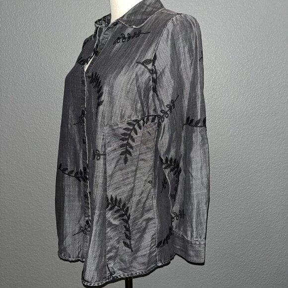 SOFT SURROUNDINGS Papyrus Leaf Embroidered Button Down Chambray Shirt EUC - PS - Picture 3 of 11